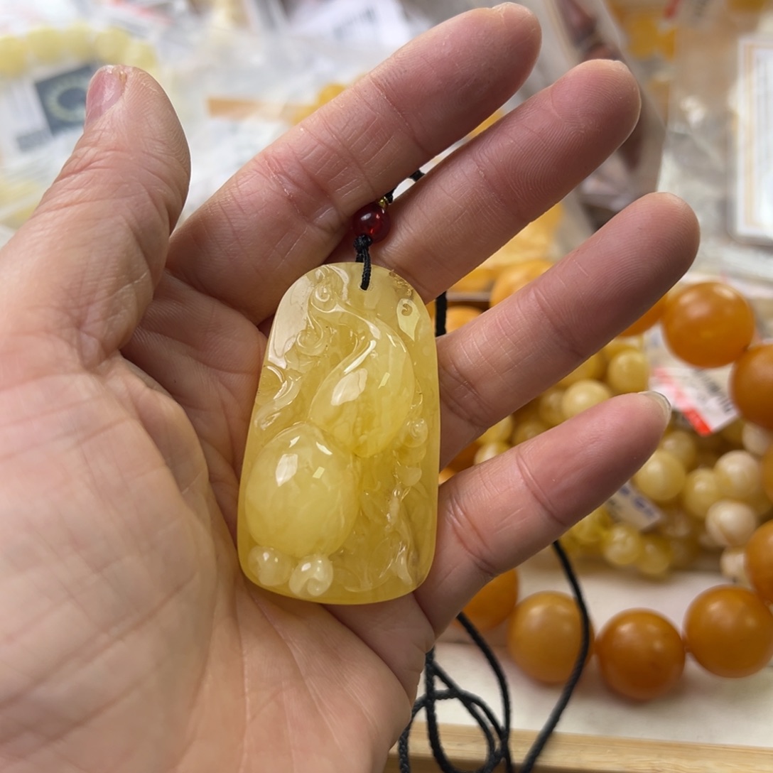 琥珀珠宝奇石未镶嵌