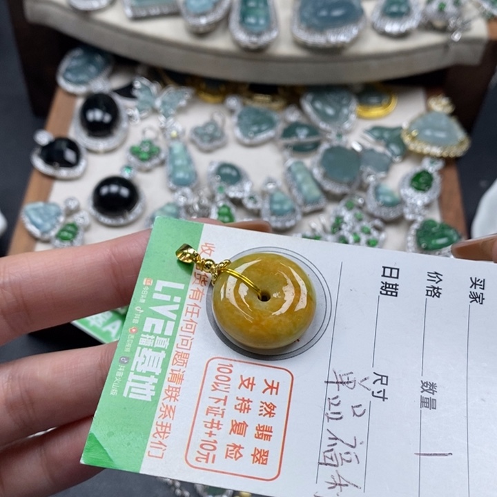 翡翠颈饰未镶嵌翡翠