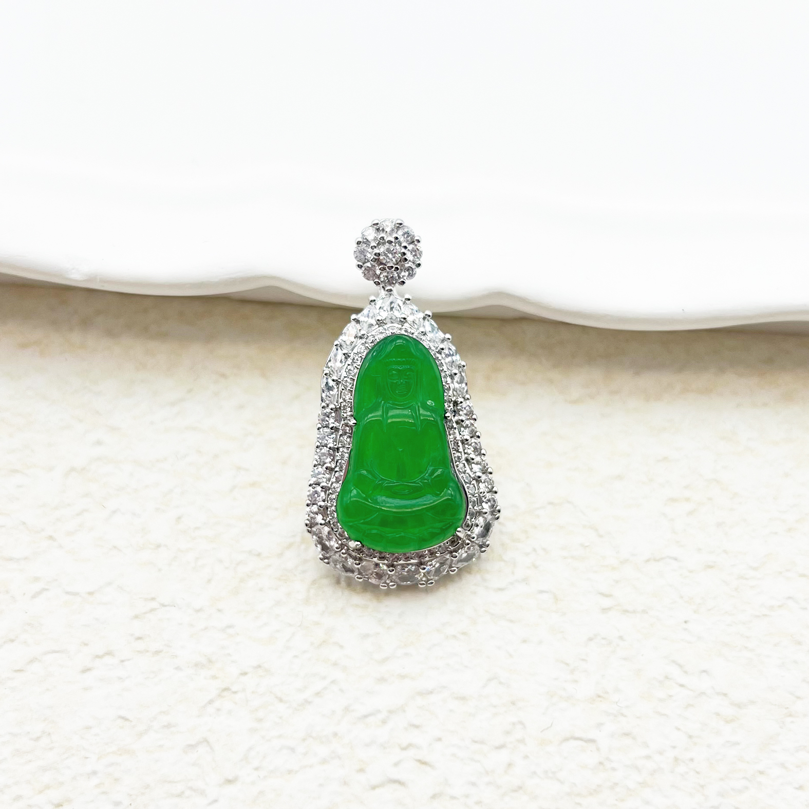 天然翡翠观音时尚轻奢镶嵌款吊坠-ALD1060（尺寸20*9*8