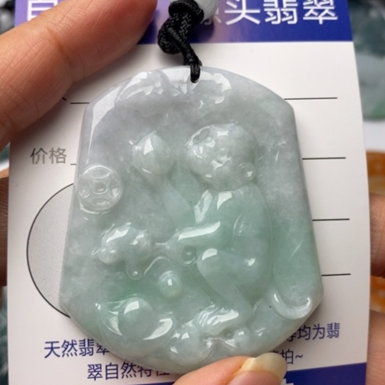 翡翠颈饰未镶嵌翡翠