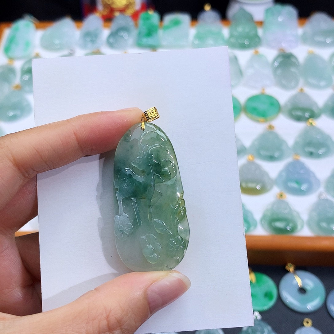 翡翠18K金镶嵌颈饰翡翠吊坠