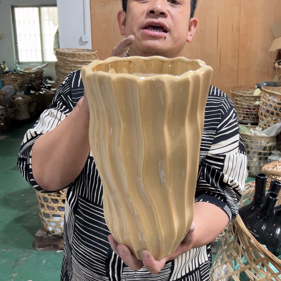 摆件18 号高中低温陶瓷瓶（部分微瑕）