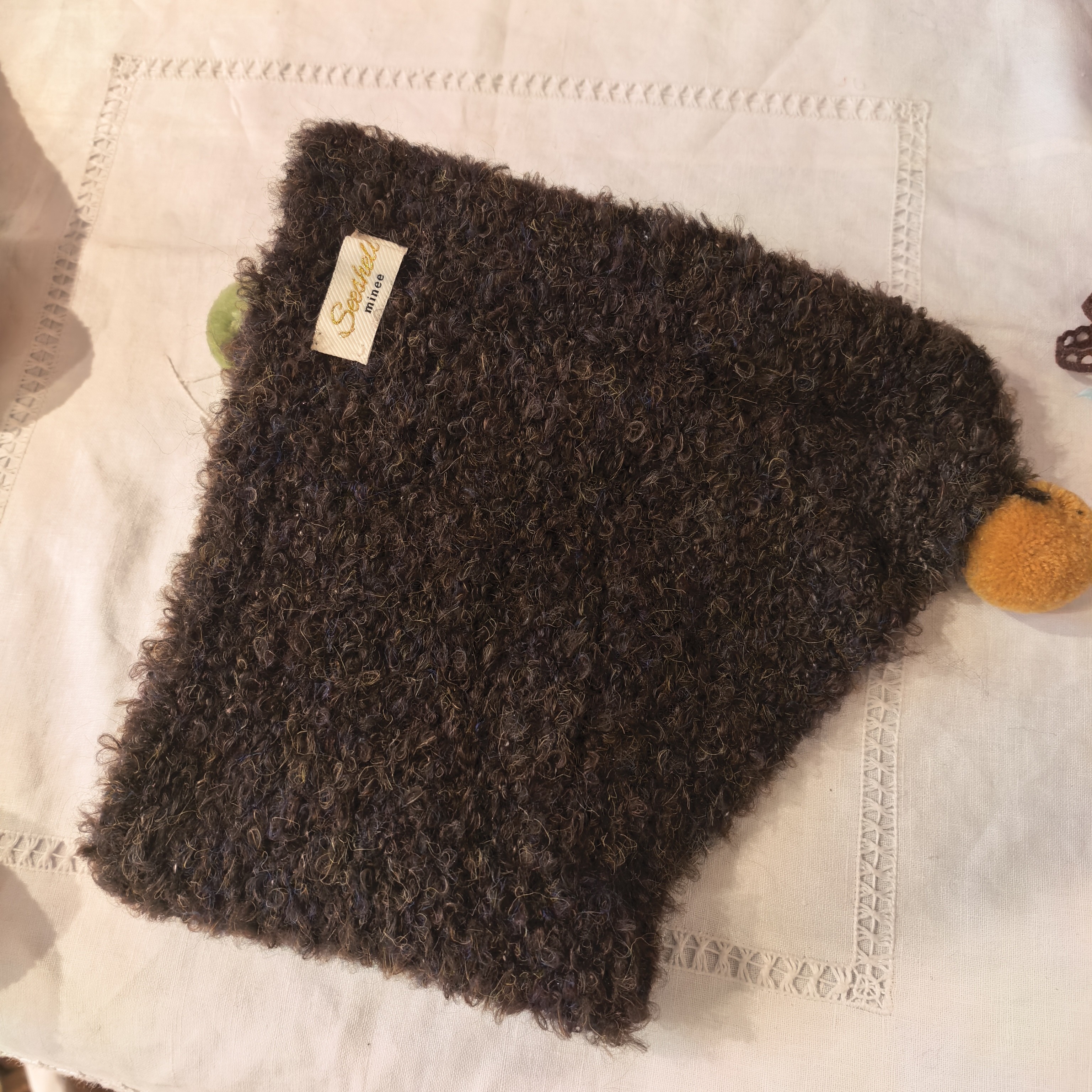 子田推荐儿童咖色三色球球披肩三角巾