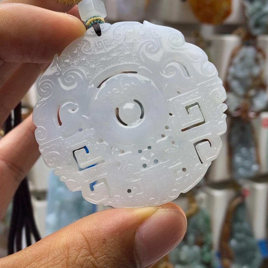 翡翠未镶嵌颈饰龙凤牌