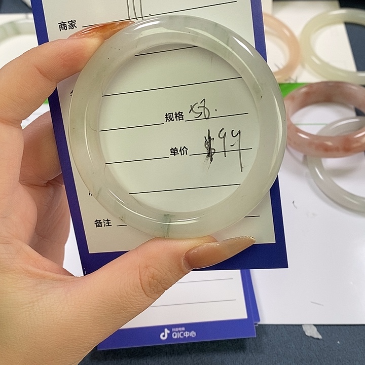 石英质玉未镶嵌手镯