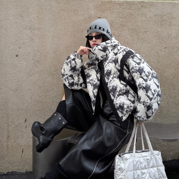 时尚印花拼接2025冬季新款羽绒服连帽宽松撞色保暖高级百搭外套女