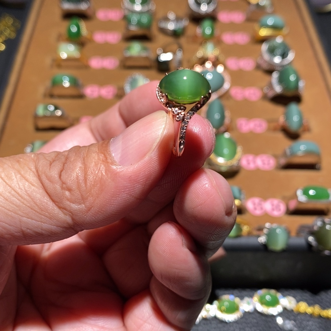 和田玉未镶嵌戒指