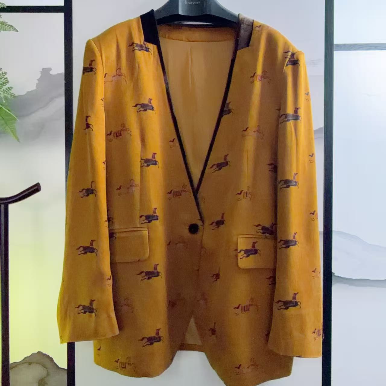 【娇娇美娇】涵兮马到成功印花缎面西服上衣
