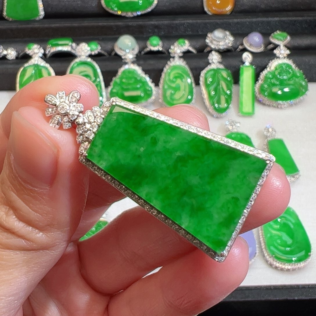 翡翠吊坠(不含链)18K金镶嵌