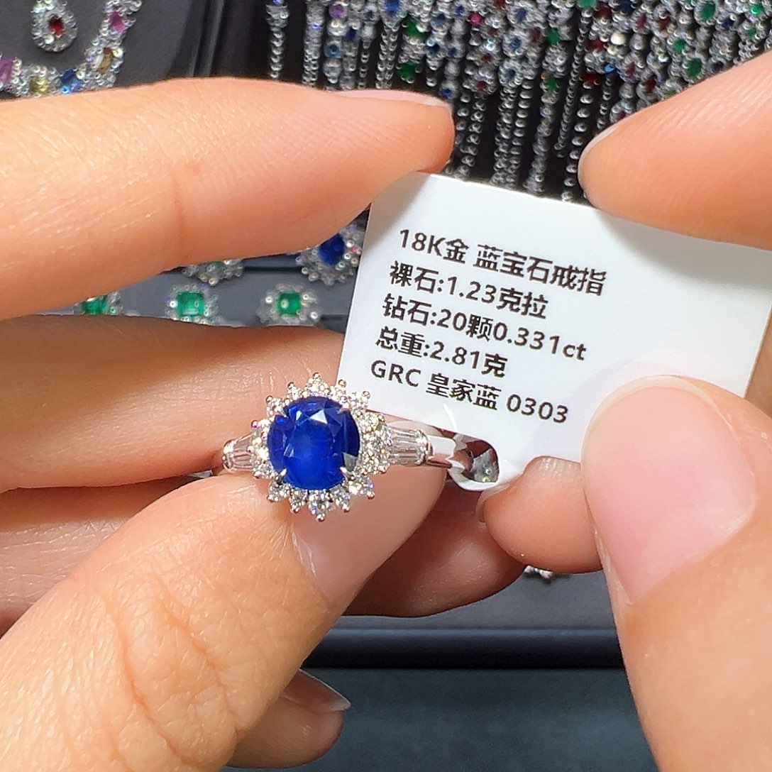 蓝宝石戒指18K金镶嵌