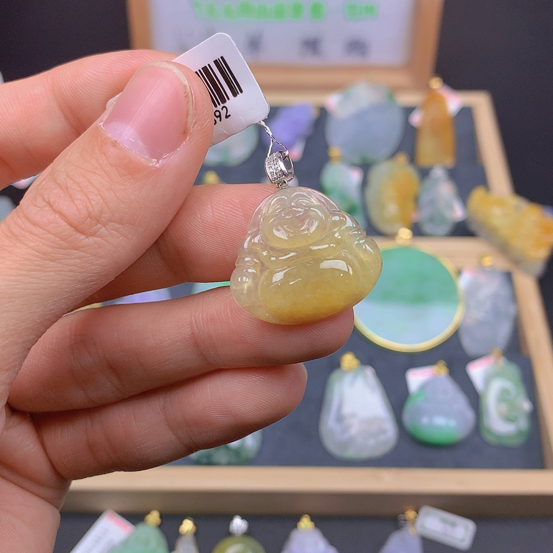 翡翠颈饰18K金镶嵌翡翠