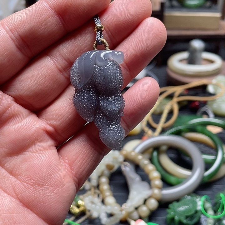 和田玉吊坠未镶嵌忧**半