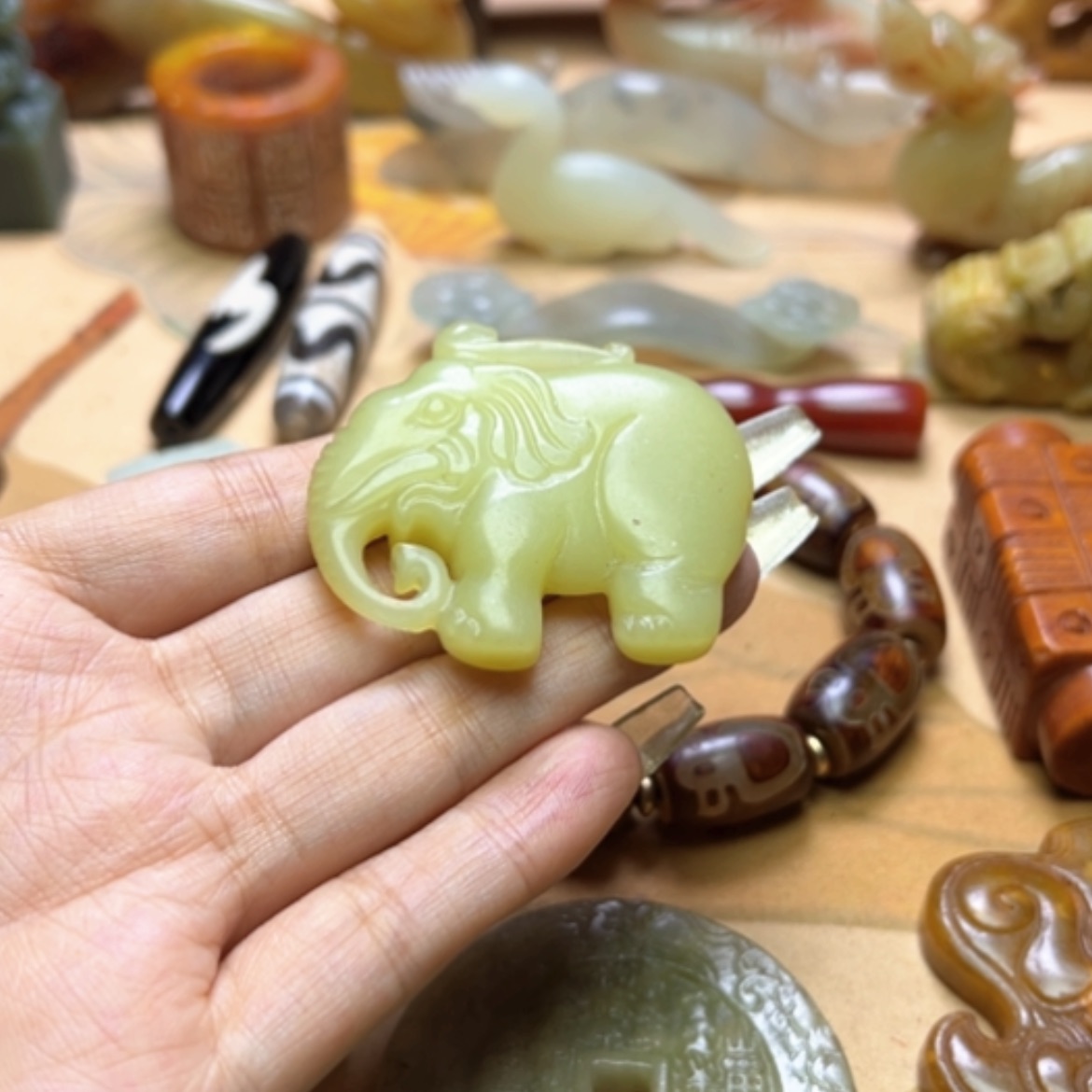 【闪购商品】蛇纹石玉颈饰未镶嵌