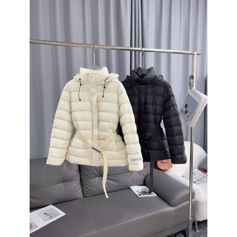 白色、黑连帽加绒款宽松型拼接短款女士户外秋冬外套