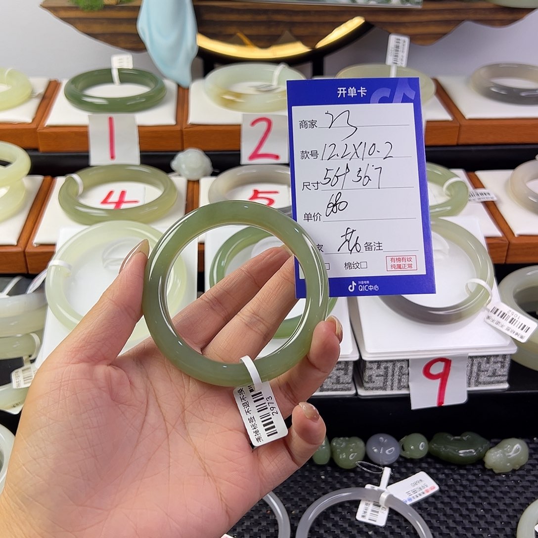 和田玉手镯未镶嵌花****殇