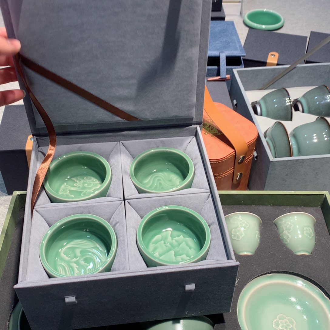 于**羲龙泉青瓷茶具一套