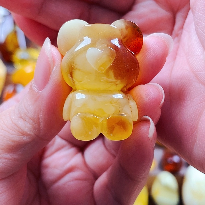 唐***儿琥珀未镶嵌裸石吊坠