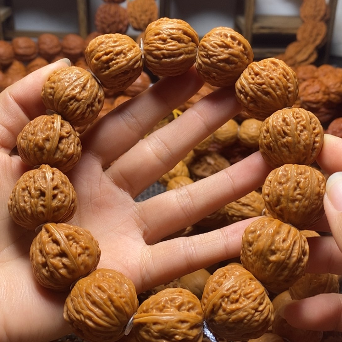 四***春手串文玩核桃方墩手持