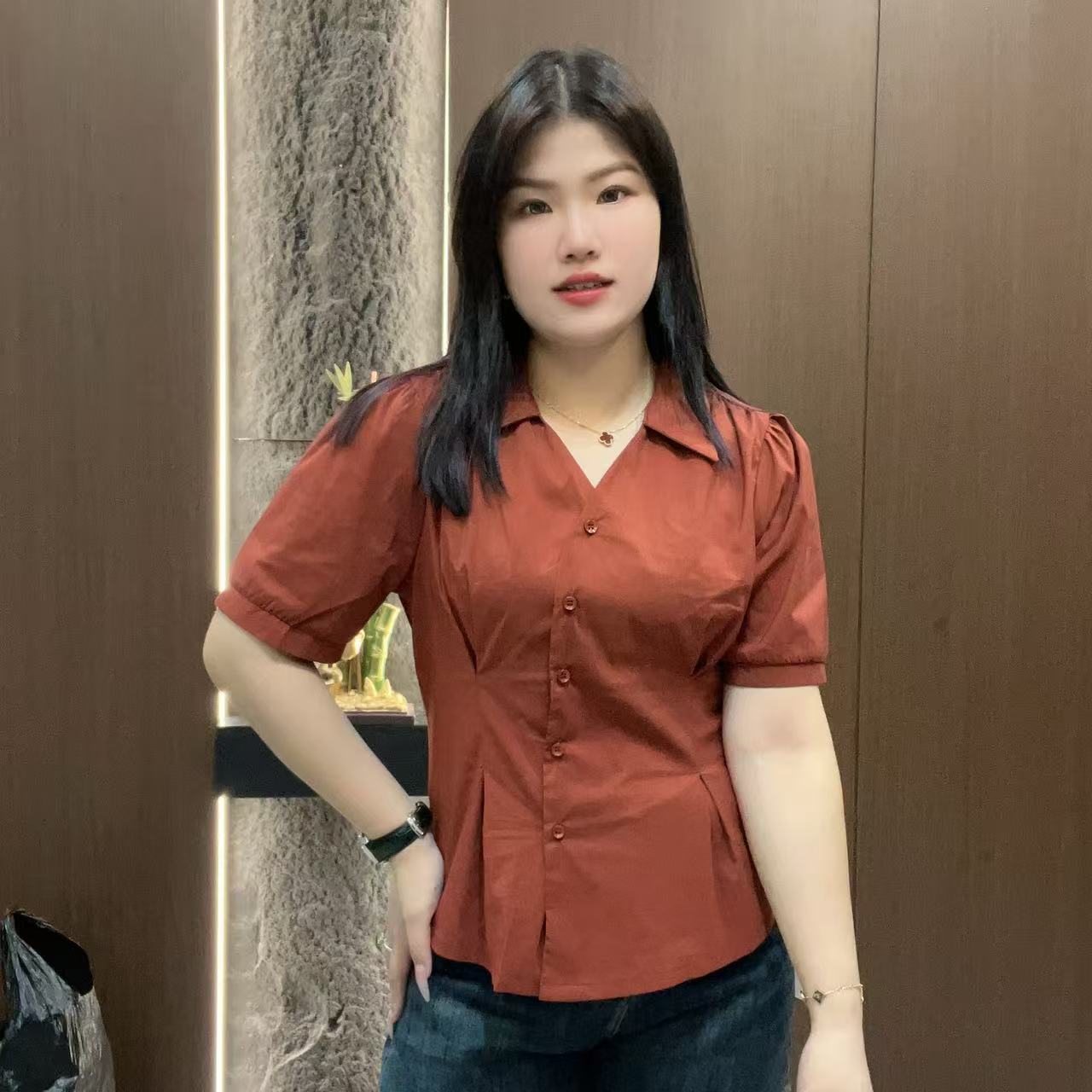 小鑫肝@现货浮力翻领不规则拼接带扣褶皱衬衫 5715