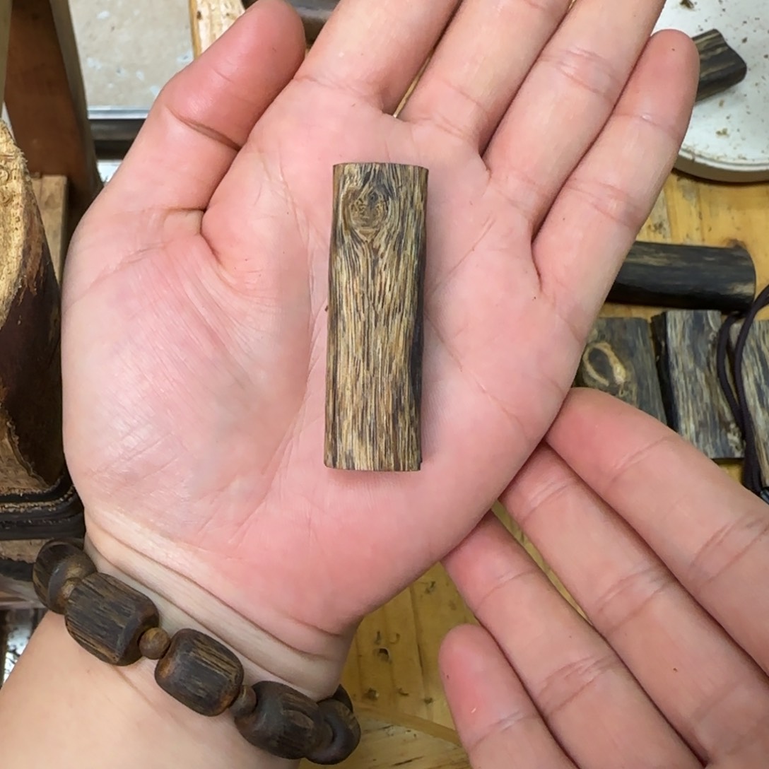 沉香吊坠素牌白奇5.6克