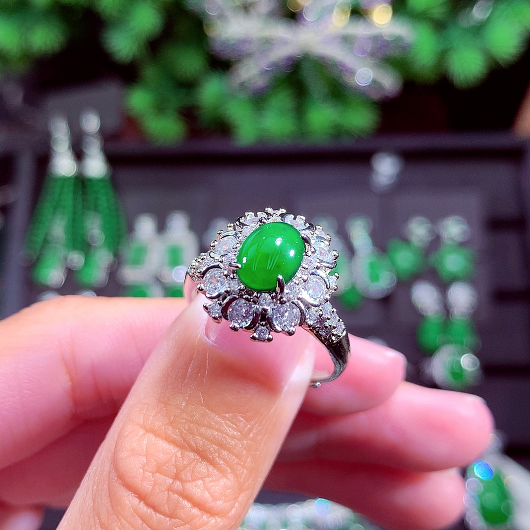 颈饰未镶嵌翡翠天然