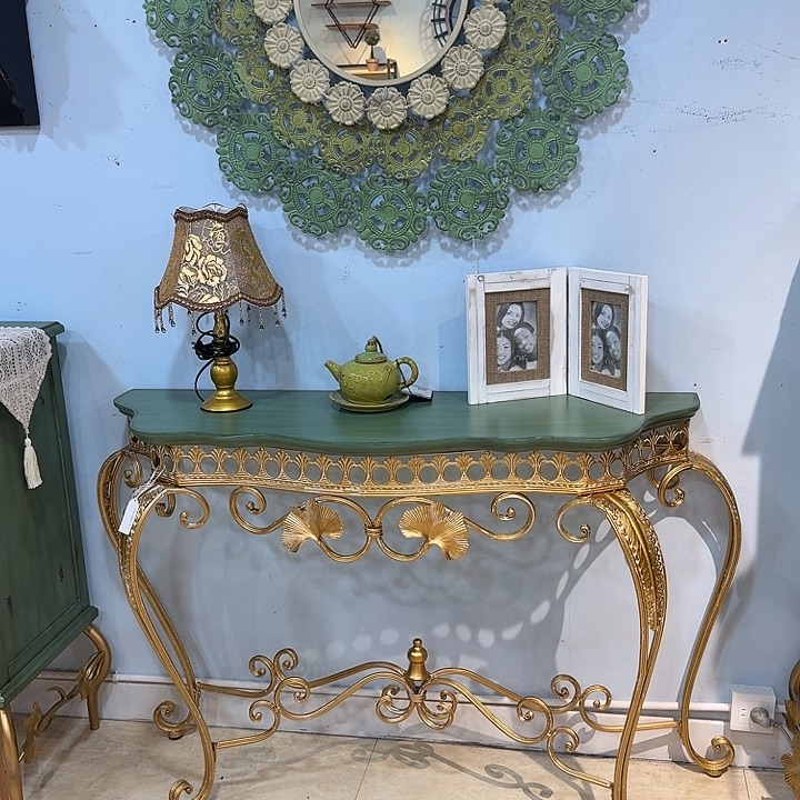 有机玻璃铁木柜子