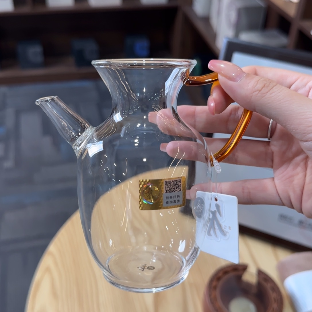 禾器昭然琥珀色。。。