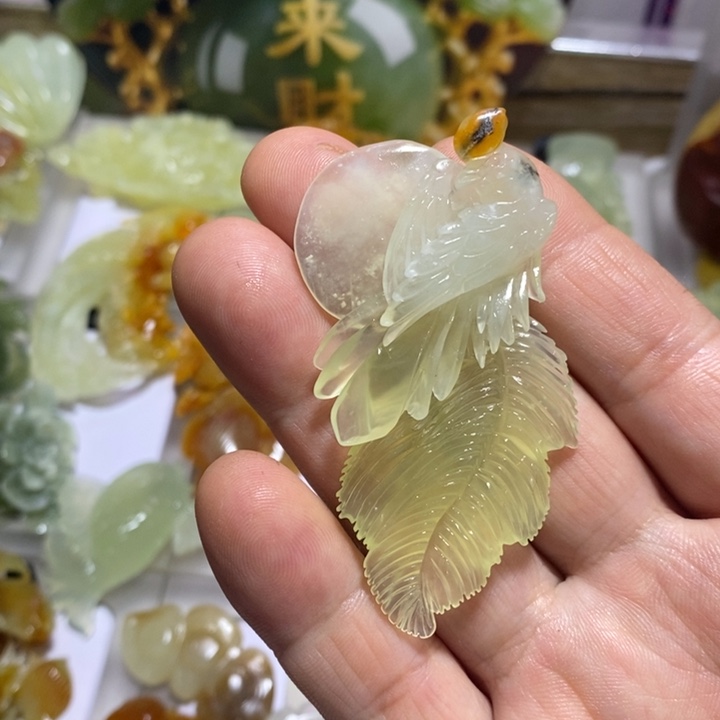 蛇纹石玉未镶嵌颈饰