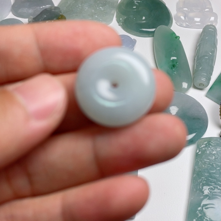 翡翠颈饰未镶嵌翡翠