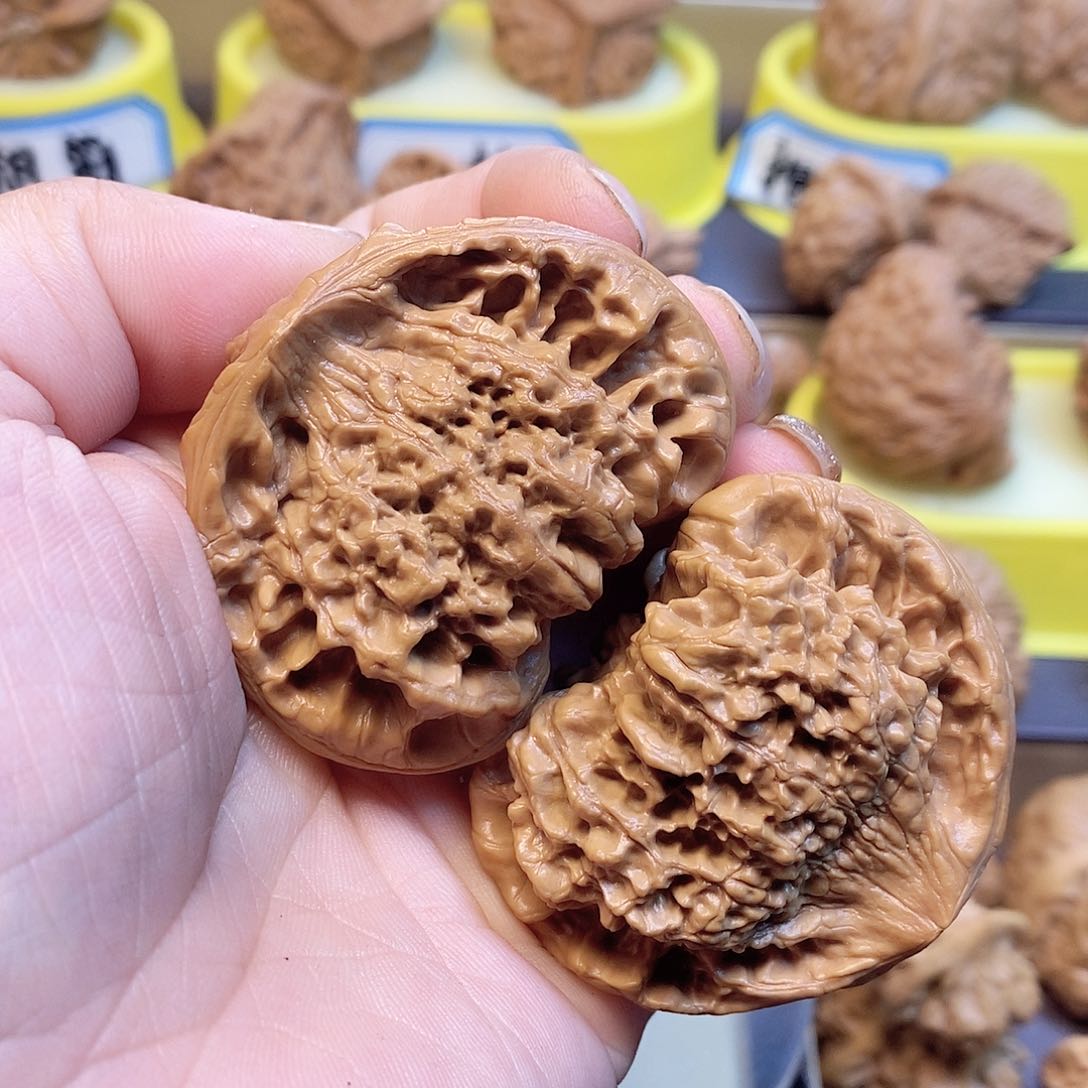 文玩核桃吊坠蛇王50