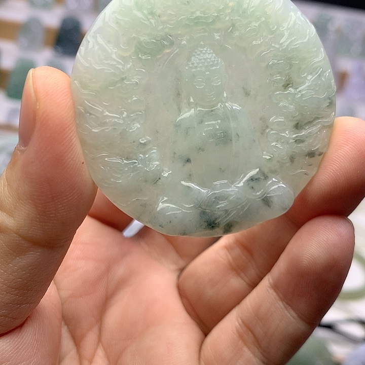 翡翠颈饰未镶嵌翡翠