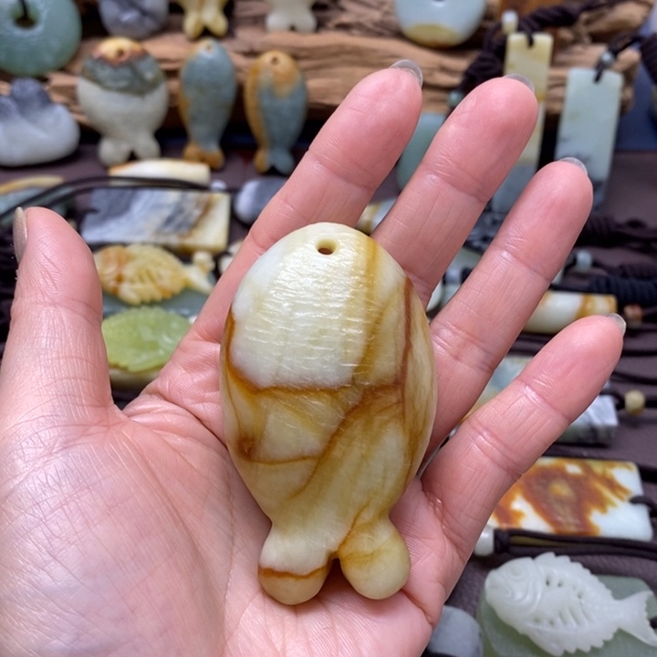 不***弃蛇纹石玉未镶嵌颈饰