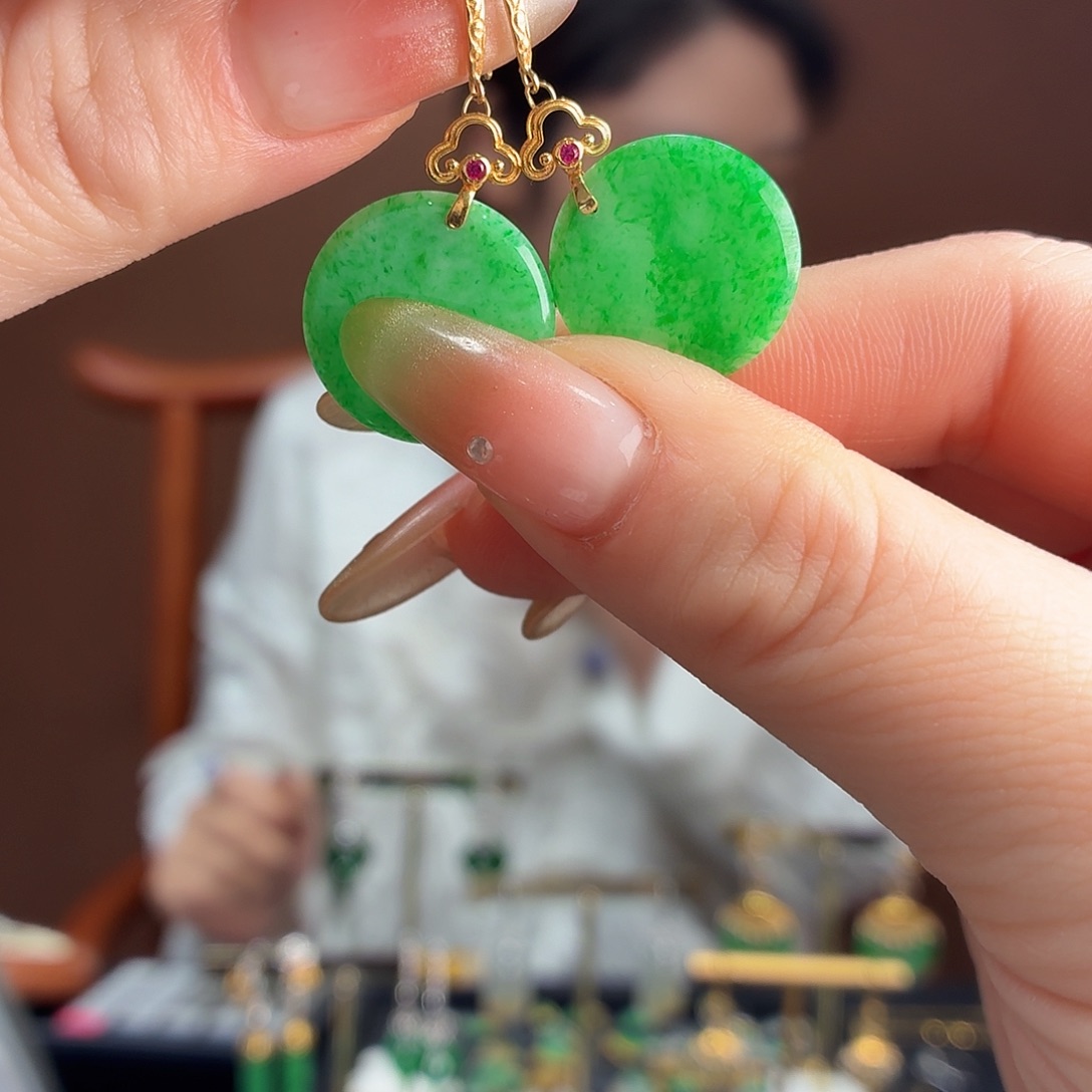 翡翠18K金镶嵌耳饰