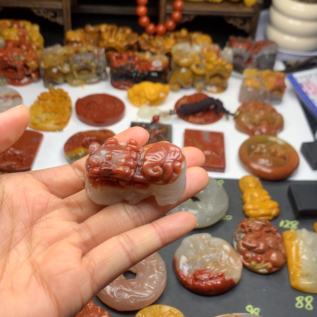 石英质玉（黄龙玉）挂件未镶嵌