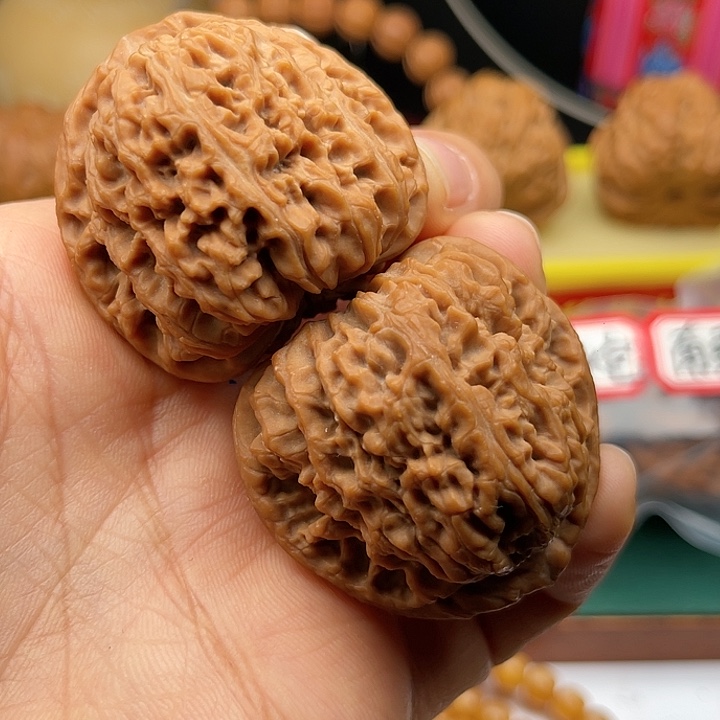 桃核把件性****ι41三角南疆石