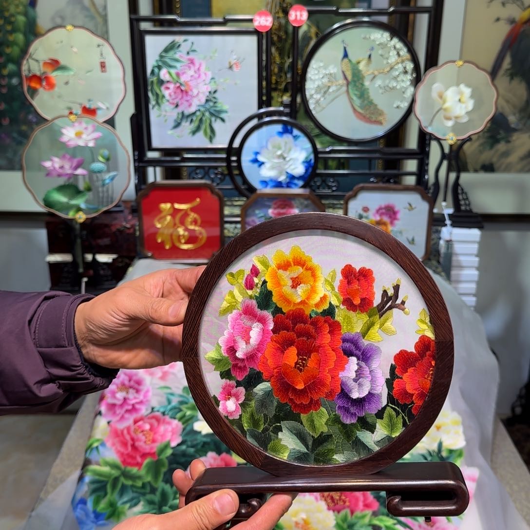 刺绣刺绣工艺精湛