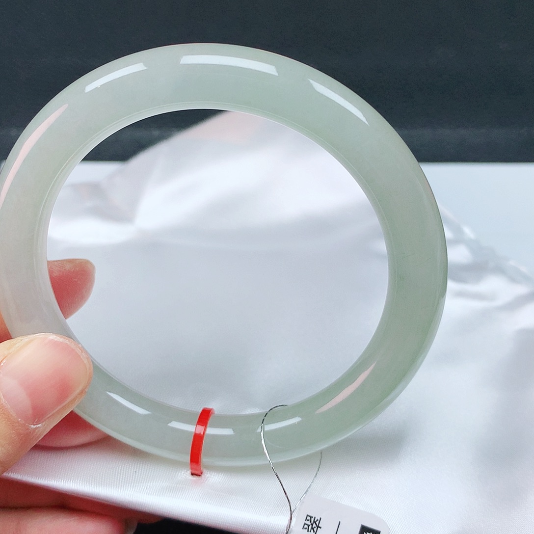 翡翠手镯未镶嵌57圈