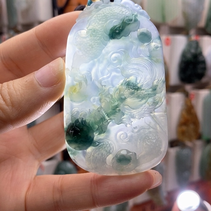 翡翠颈饰未镶嵌龙牌