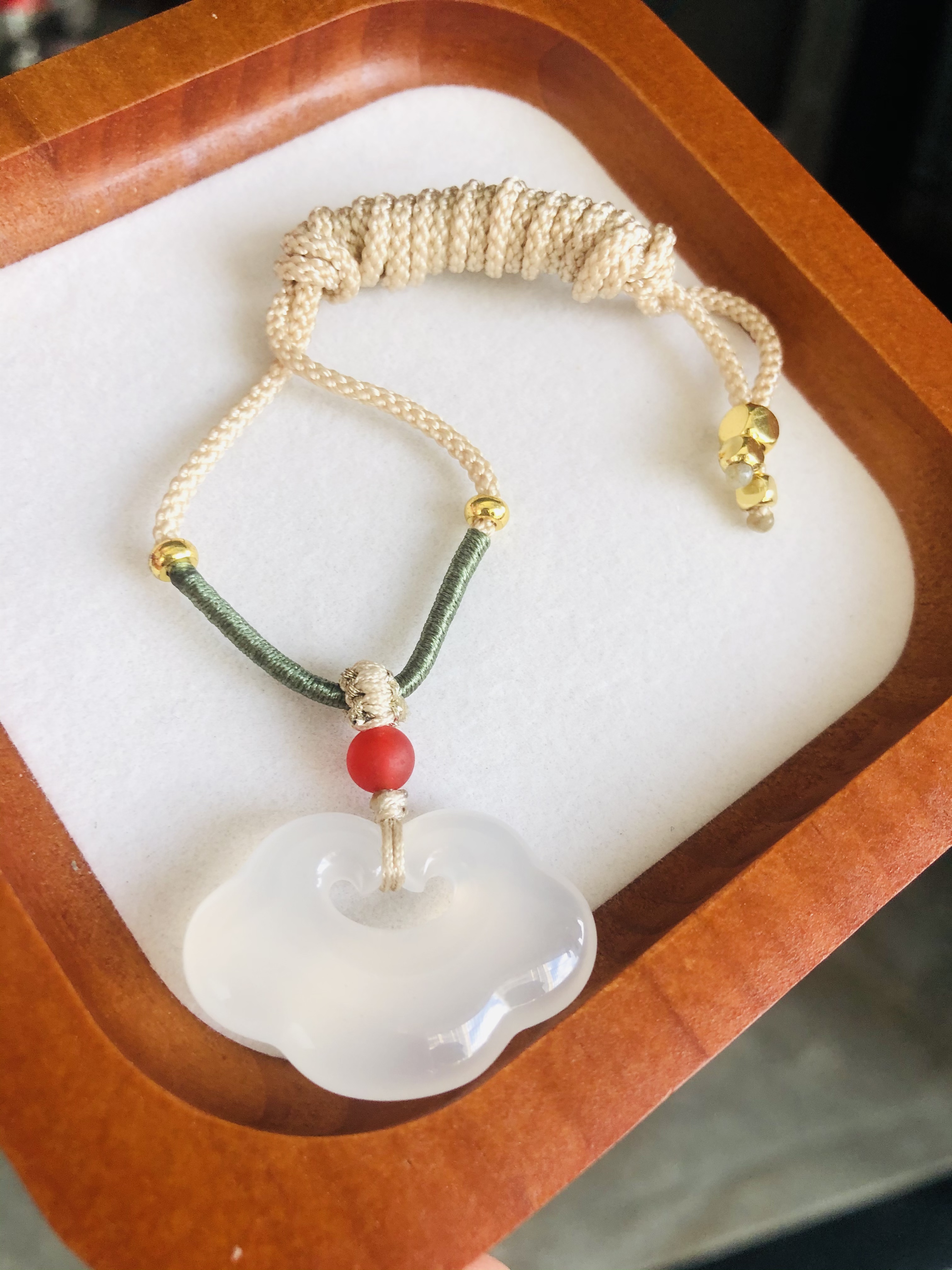 天然玛瑙玉髓（荔枝冻）祥云锁尺寸29*19*7.5mm