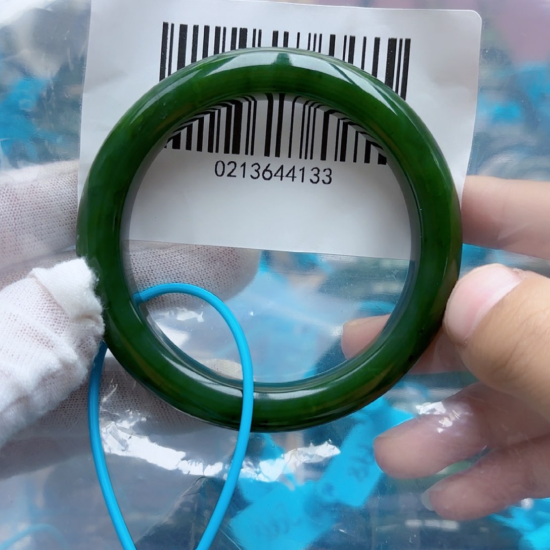 和田玉手镯未镶嵌微瑕56