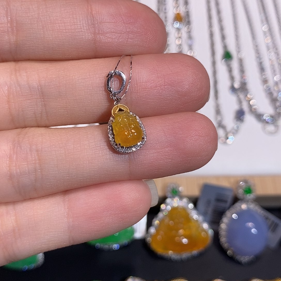 颈饰18K金镶嵌翡翠吊坠18k