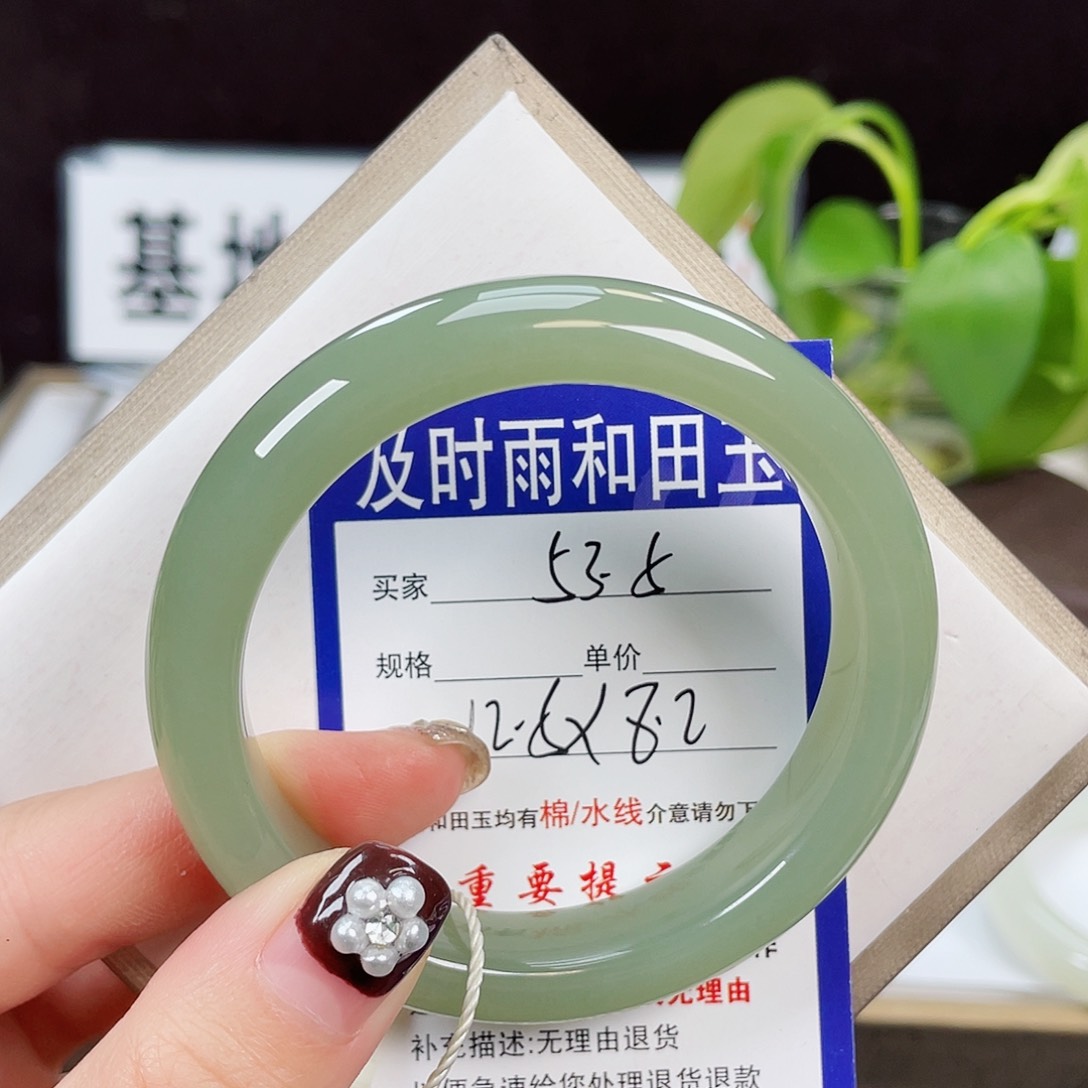 和田玉手镯未镶嵌无*称