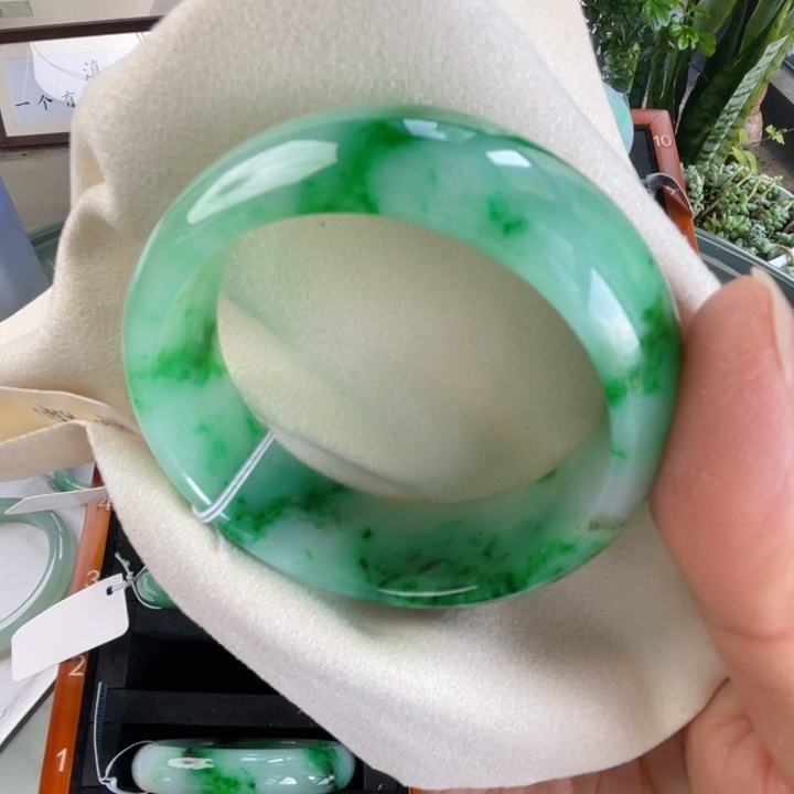 翡翠未镶嵌手镯（贵妃镯）缅甸翡翠