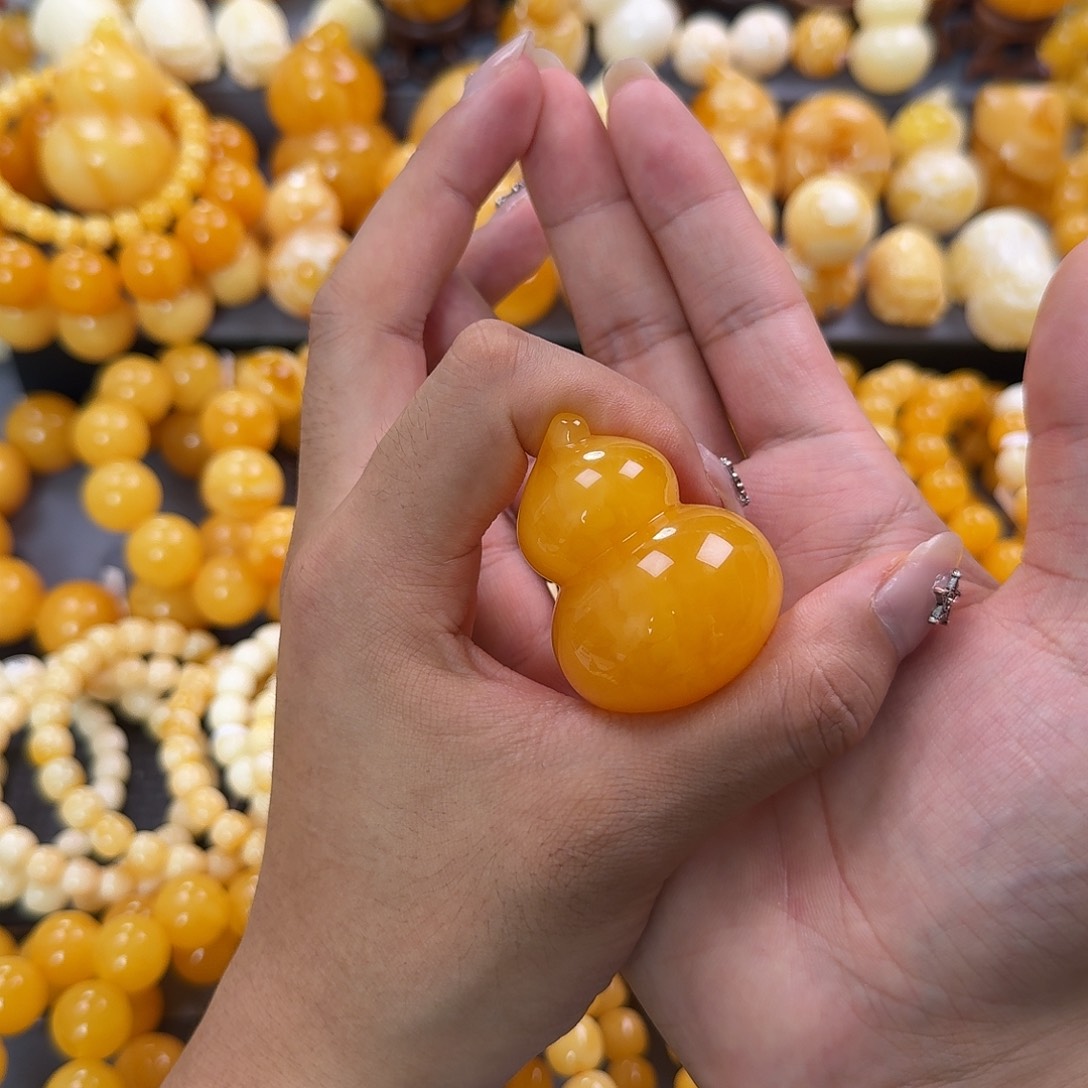 蜜蜡未镶嵌珠宝奇石