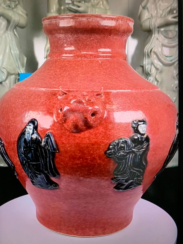 海捞瓷 红釉人物罐瓶