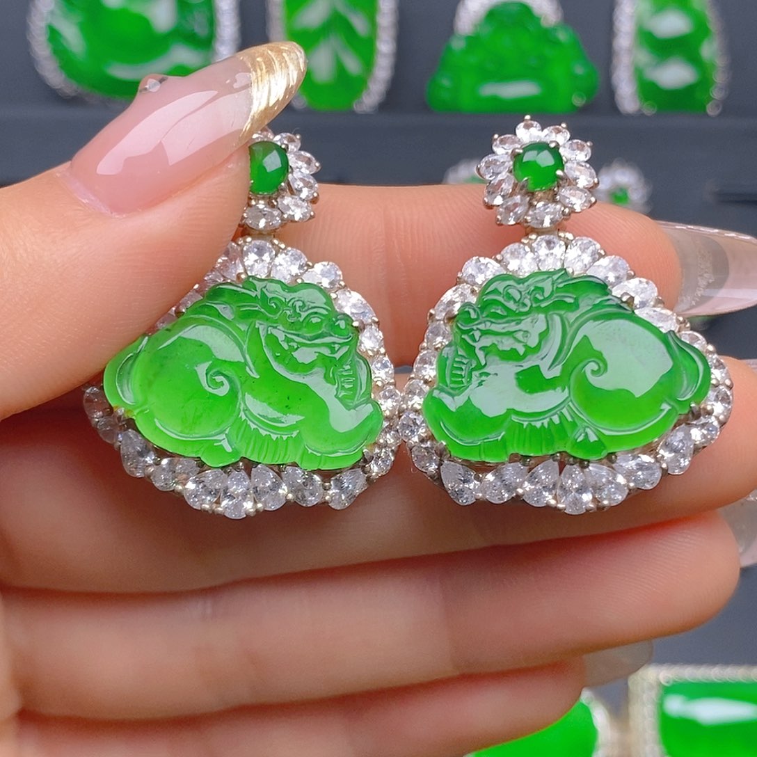 颈饰银S925镶嵌翡翠麒麟