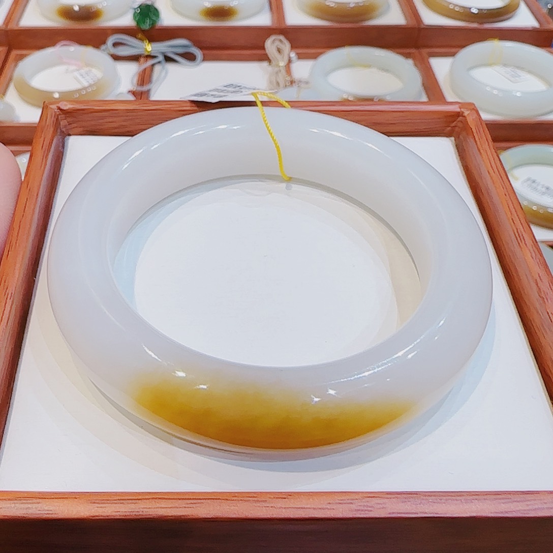 和田玉手镯未镶嵌糖白56