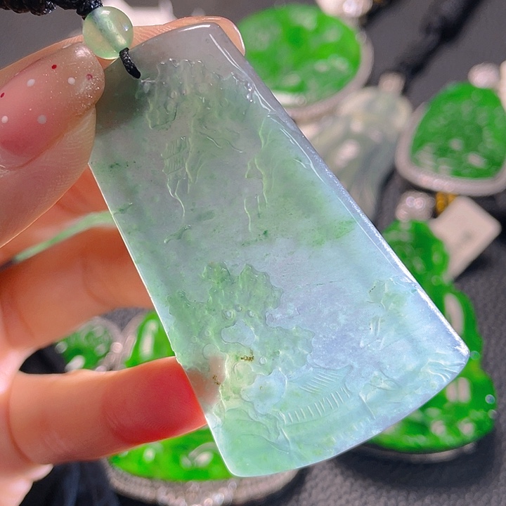 翡翠颈饰未镶嵌70，