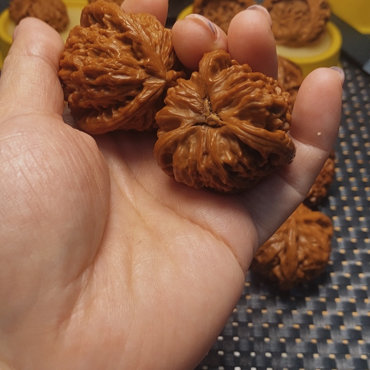 文玩核桃把件山***.工艺