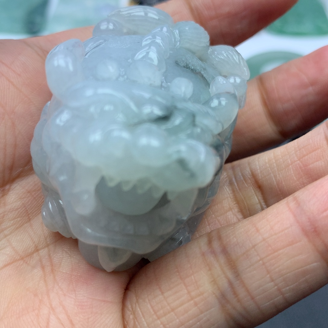 翡翠颈饰未镶嵌霸**哥